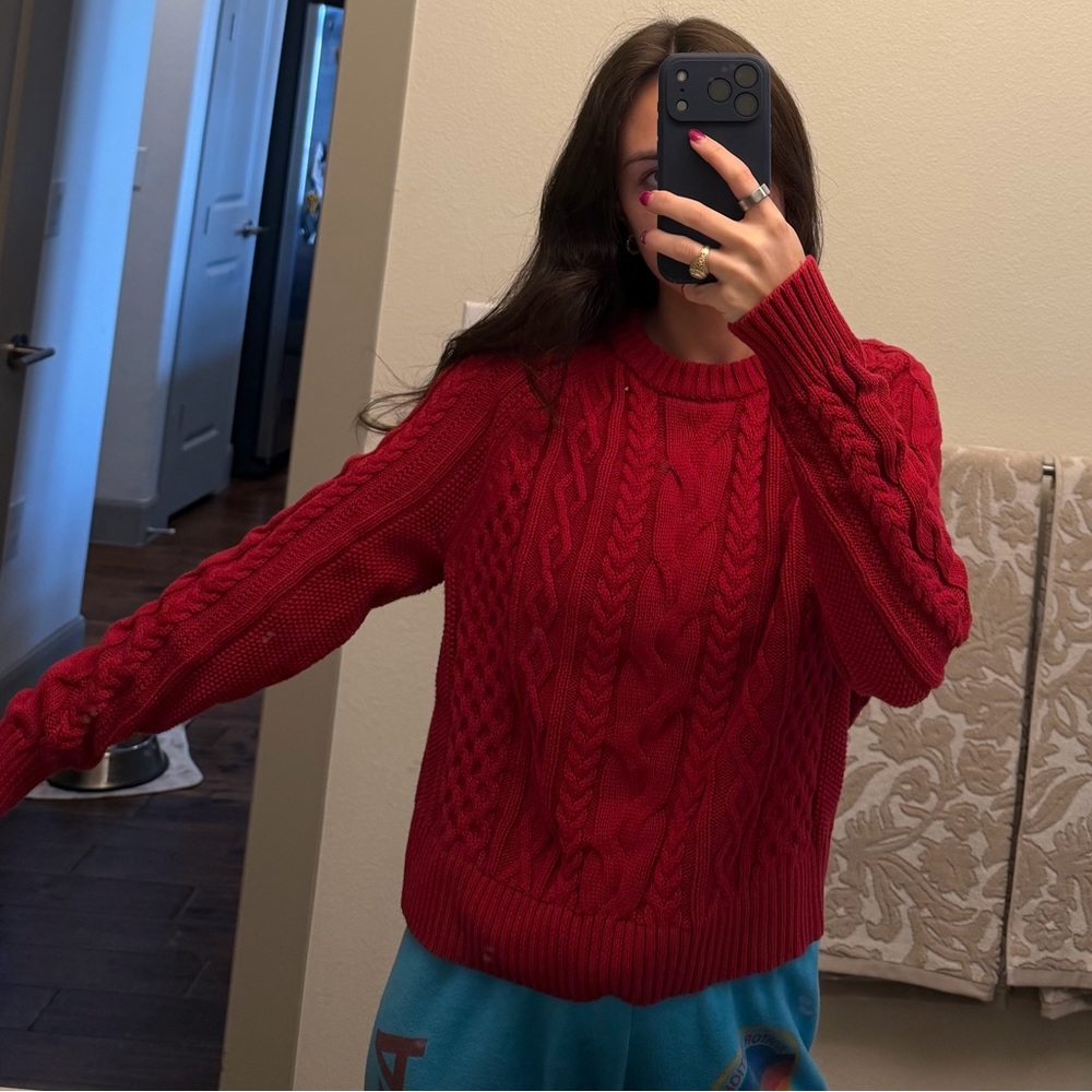 Red gap sweater cabe knit